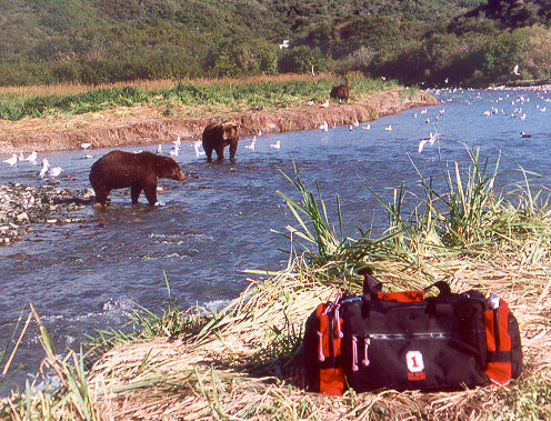 Safari Beanos PR5 Duffel Gets up Close with Alaskan Bears